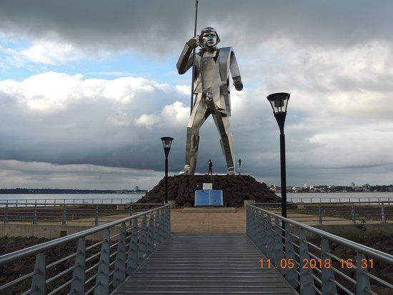 el Monumento al Comandante General Andresito Guacurari